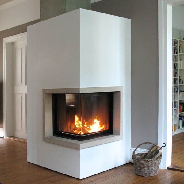Heizkamin mit Eckglasscheibe, mit Natursteineinfassung